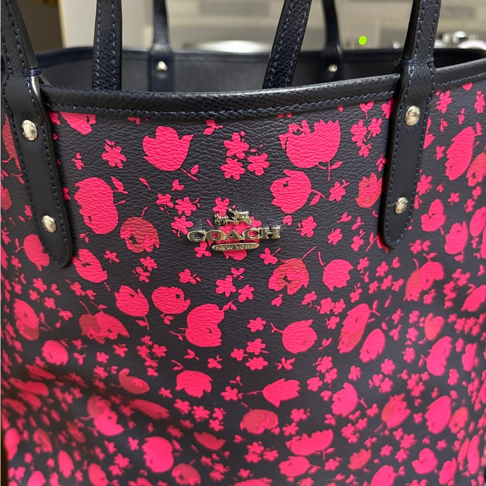 Nice reversible coach bag